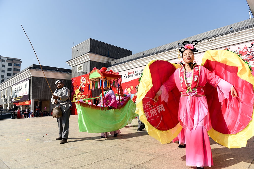 頓崗鎮帶來的龜蚌舞，是人們運用擬人化的手法，把龜和蚌視為吉祥的化身，寄托人們對未來生活的美好憧憬，體現了人們對來年五谷豐登、六畜興旺的美好愿望。