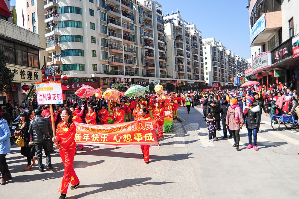 沈所鎮花艇舞也是我縣曾經流傳一時的民間藝術，它通過夸張的花艇和玉蚌，表現漁家豐富多彩的生活，也預示來年更加五彩繽紛，平安吉祥！