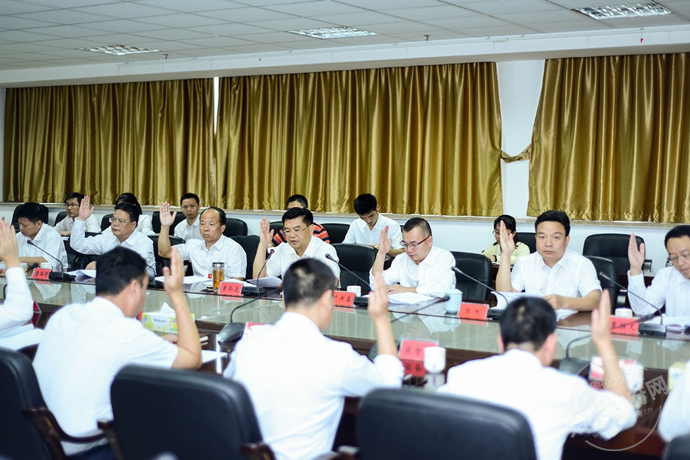 十三次黨代會主席團(tuán)召開第二次會議？舉手表決通過相關(guān)決議、名單等