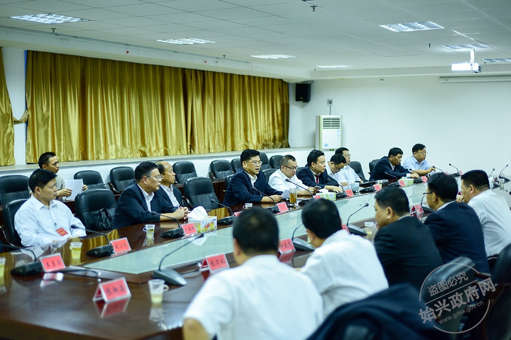 10月19日下午，中共始興縣第十三次代表大會主席團(tuán)召開第五次會議。縣委書記黃令遙主持會議。？？？？會議聽取了預(yù)選總監(jiān)票人關(guān)于縣委候補(bǔ)委員預(yù)選結(jié)果的報(bào)告；通過了縣委候補(bǔ)委員候選人名單。