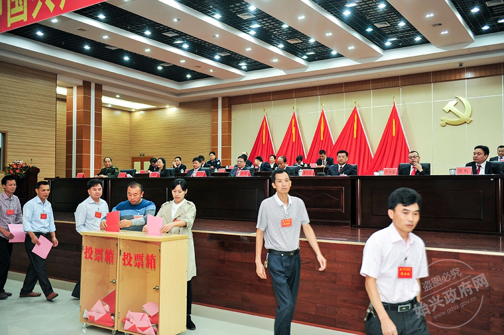 代表們行駛權(quán)利，投下莊嚴(yán)一票