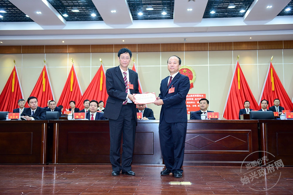 饒剛衛當選為始興縣第十五屆人大常委會副主任。