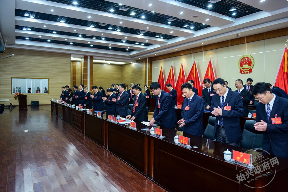 第十五屆人民代表大會第一次會議勝利閉幕